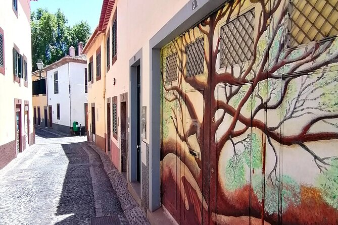 Downtown Funchal: A Self-Guided Audio Tour Through the Old City - What the audio format does well