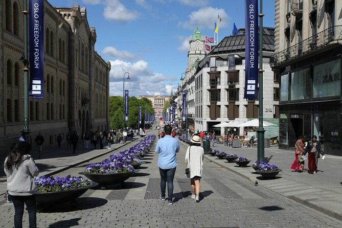Downtown Oslo: Self-Guided Highlights and History Audio Tour - A quiet pause in the Royal Palace park