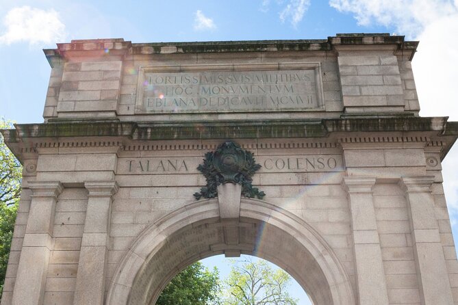 Dublin Scavenger Hunt and Highlights Self Guided Audio Tour - Fusilier’s Arch and St. Stephen’s Green