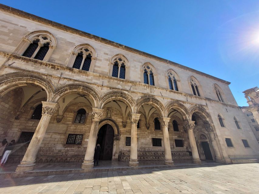 Dubrovnik: Old Town Highlights Tour with Audio Guide - Starting at Pile Gate and entering the Old Town