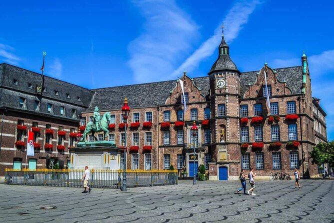 Dusseldorf: City Walk Audio Guide in 7 Languages on your Phone - How the self-guided format affects your day