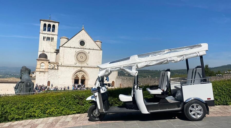 E - Tuk Panoramic Tour Assisi with audio guides - San Rufino and the Bishop’s Square