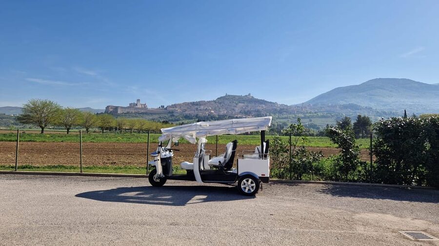 E - Tuk Panoramic Tour Assisi with audio guides - Stops, photos, and how much walking remains