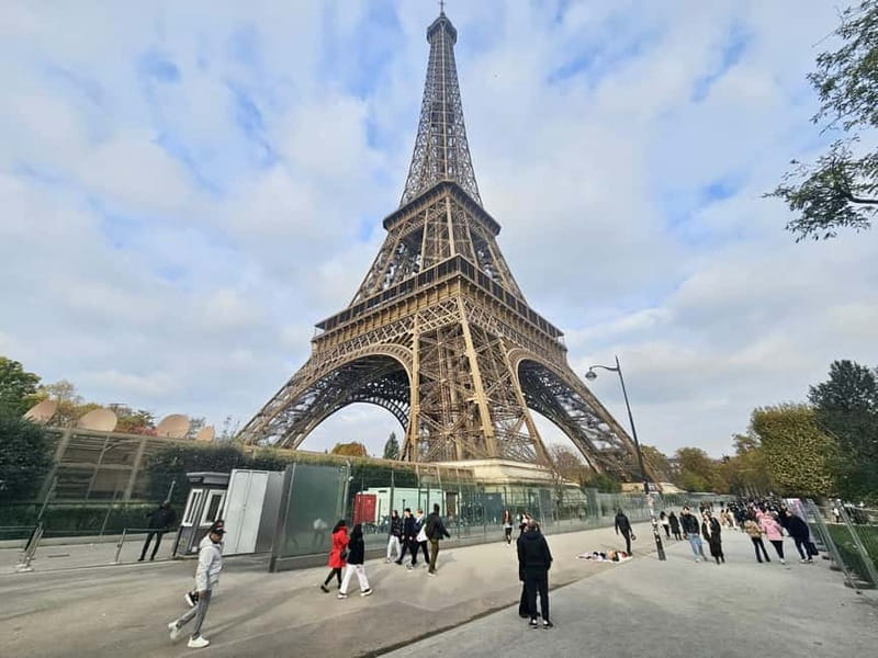 Eiffel Tower Ticket: Summit or 2nd Floor + Audioguide - What the service does well, and where it falls short
