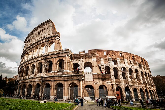 Entrance Tickets Colosseum, Roman Forum, Palatine with Audioguide - The audio guide versus a live guide