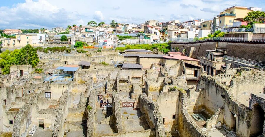 Ercolano: Herculaneum Entry Ticket with Optional Audio Guide - Walking the cobbled streets