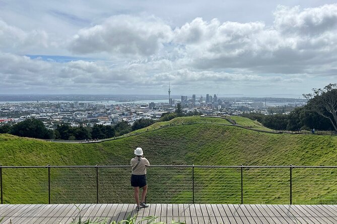 Explore Auckland: Self Guided Audio Tour - Meeting Sir Dove-Myer Robinson