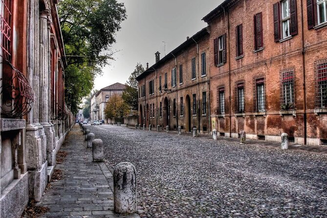 Ferrara Walking Tour with Audio and Written Guide - Castello Estense and the optional €12 ticket