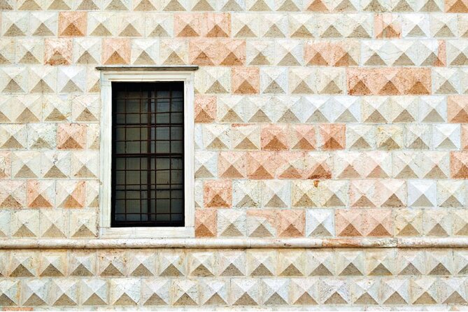 Ferrara Walking Tour with Audio and Written Guide - Starting on Via delle Volte
