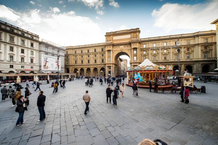 Florence: 2.5 hour Audio Guided Walking Tour led by Host - The Duomo and Florence’s busiest central streets
