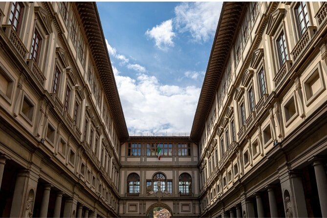 Florence Accademia and Uffizi Tickets with Multilingual Audio App - Entering the Uffizi for Botticelli and the Renaissance
