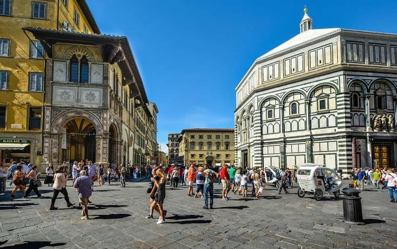 Florence Accademia: David of Michelangelo & Audio Guide - Michelangelo’s David, seen from several angles