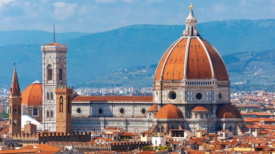Florence Audioguide - TravelMate app for your smartphone - Via de’ Tornabuoni, squares, and local food