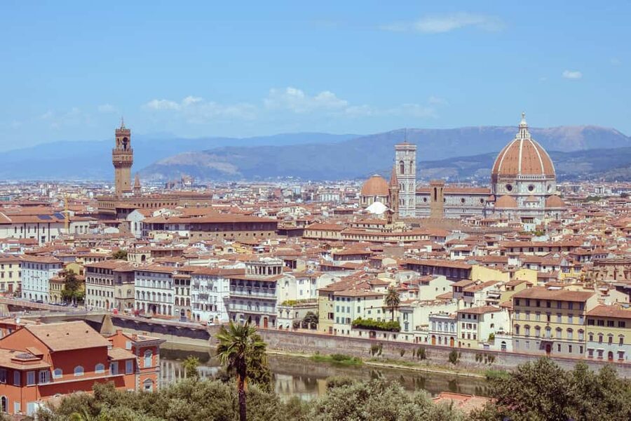 Florence: Eco-Friendly Golf Cart City Tour with Audio Guide - Why a golf cart works well in Florence