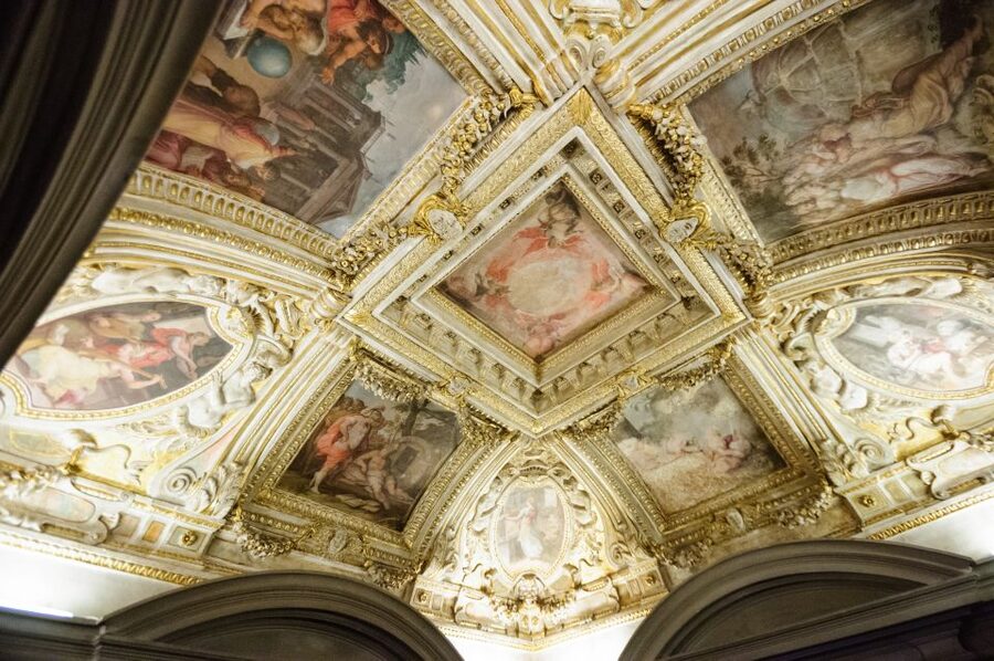 Florence: Palazzo Vecchio Entrance Ticket & Audioguide - Choosing between the audio guide and tablet