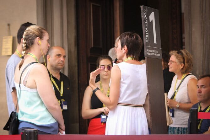 Florence: Uffizi Gallery Audio Guided Tour led by Tour Leader - The live guide and the sound issue