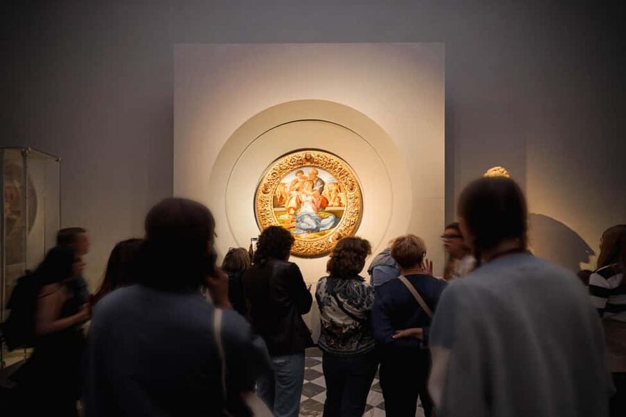 Florence: Uffizi Gallery Reserved Entry Ticket & Audioguide - Crowds, comfort, and accessibility