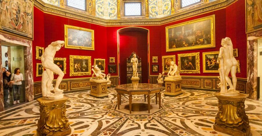 Florence: Uffizi Gallery Tickets with Optional Audio Guide - Entering Vasari’s former offices