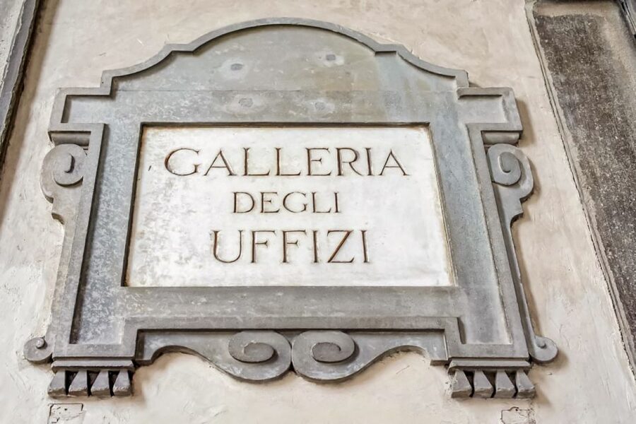 Florence: Uffizi Priority Ticket & Masterpieces Audio App - After the museum: the Vasari Corridor from outside