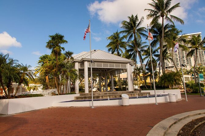 Fort Lauderdale Riverwalk Self-guided Audio Walking Tour - How the audio format works in practice