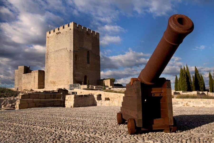 Fortaleza de la Mota Entrance Ticket with Audio Guide - The Alcazaba and the defensive edge