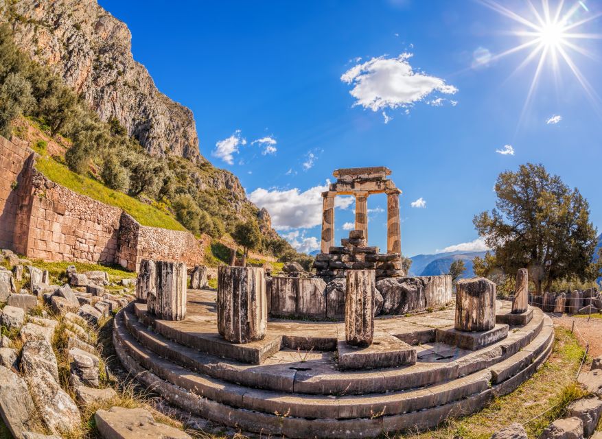 From Athens: Delphi Full Day V.R. Audio Guided Tour - How the audio guide and live guide work together