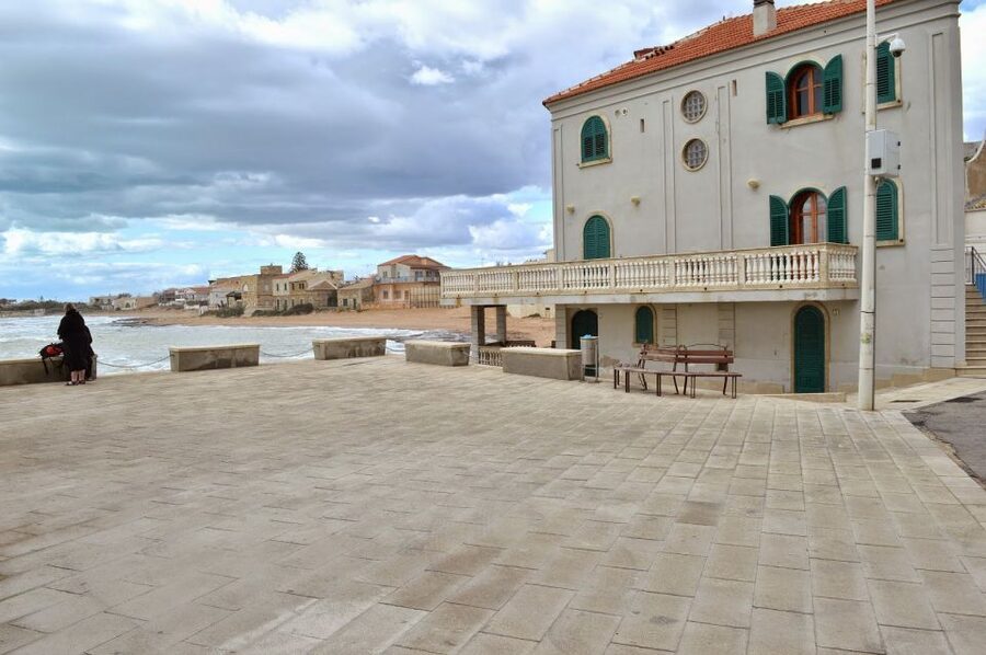 From Catania: Inspector Montalbano Day Tour with Audio Guide - Scicli’s Baroque streets and short stop
