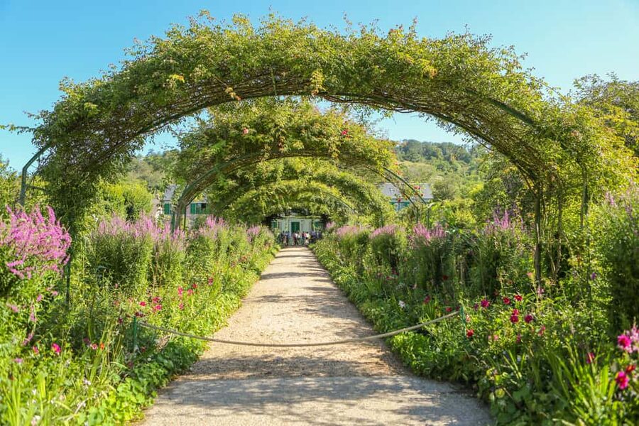 From Paris: Giverny Day Trip with Audio Guide or Live Guide - Monet’s house and the flowerbeds