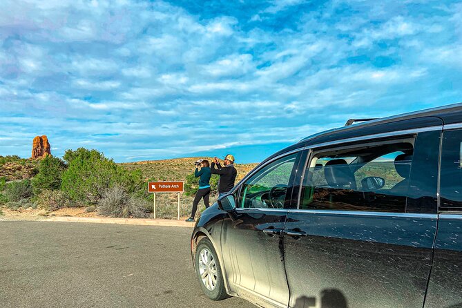 Full-Day Audio Driving Tour of Arches National Park - Delicate Arch and the two viewpoint choices