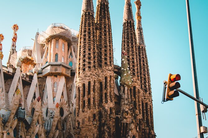 Gaudi and La Sagrada Familia Exterior Self-Guided Audio Tour - What this Sagrada Familia audio walk actually offers