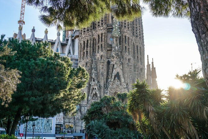 Gaudi and La Sagrada Familia Exterior Self-Guided Audio Tour - What the audio adds to a famous building