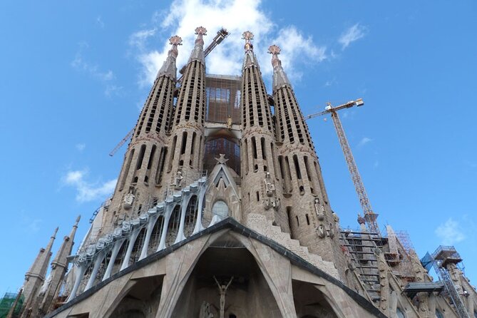 Gaudi and La Sagrada Familia Exterior Self-Guided Audio Tour - The phone and headphone issue