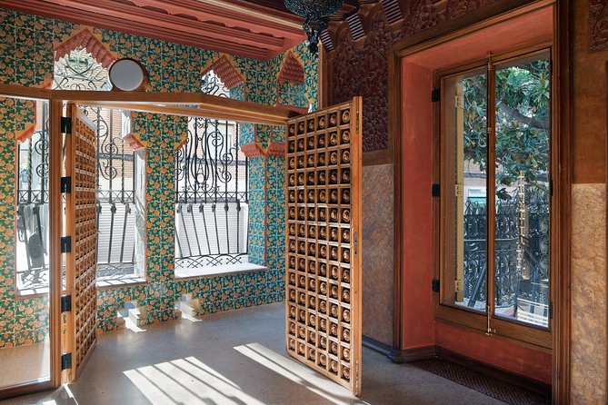 Gaudi´s Casa Vicens Skip the Line Ticket with Audioguide - Entering the first Casa Gaudí