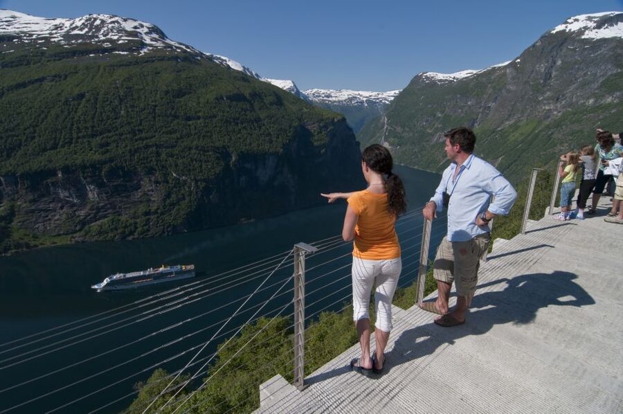 Geiranger: Bus Tour with Multilingual Audio Guide - Why Geiranger looks better from above