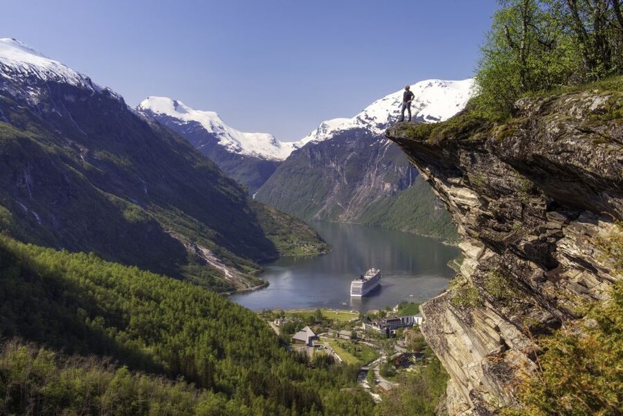Geiranger: Bus Tour with Multilingual Audio Guide - The Eagle Road makes the journey memorable