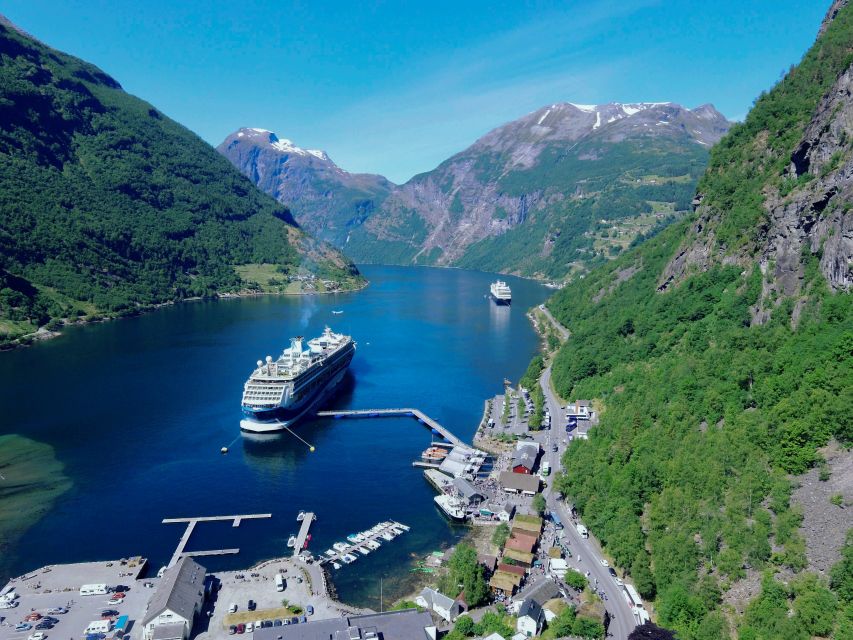 Geiranger: Bus Tour with Multilingual Audio Guide - Flydalsjuvet gives you the first great panorama