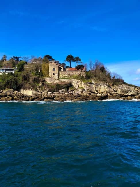 Get to know Hondarribia by sea. Audio-guided boat tour - Along Paseo Butron, Miramar, and El Puntal