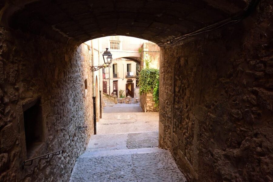 Girona: Self-guided Audio City Tour on Your Phone - Girona by phone, from Independence Square to Sant Feliu