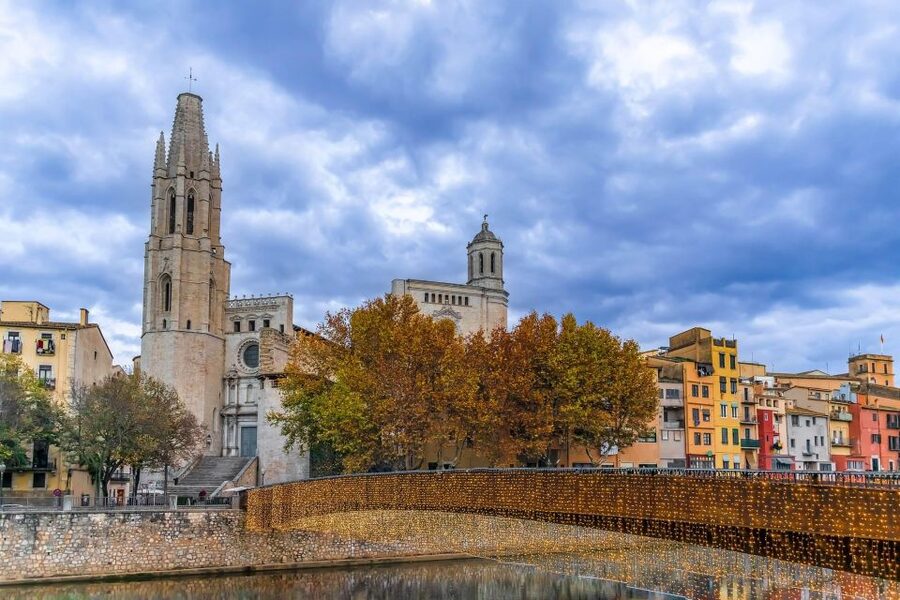 Girona: Self-guided Audio City Tour on Your Phone - The Cathedral and Arab Baths add contrasting chapters