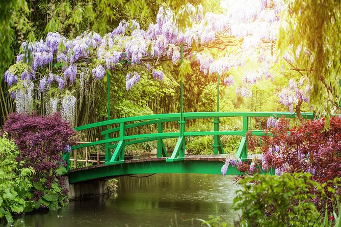 Giverny Day with Monet Foundation Audio Guided Tour from Paris - Group size, staff, and how the day runs