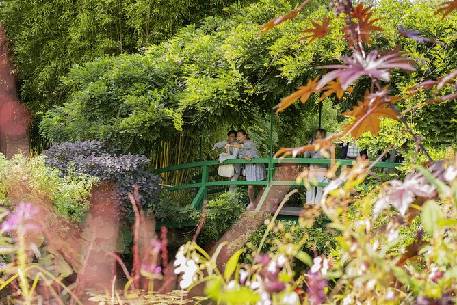 Giverny & Versailles Audio Guided Day Trip with Lunch from Paris - The Versailles gardens and the missing extra hour