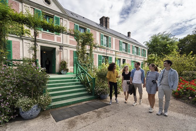 Giverny & Versailles Audio Guided Day Trip with Lunch from Paris - What the $243.52 price really buys