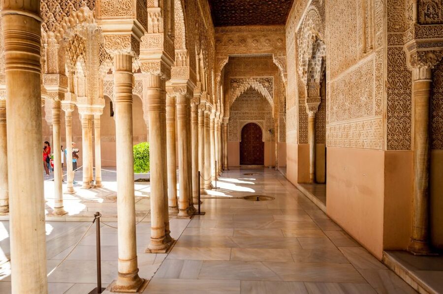 Granada: Alhambra Entry Ticket with Audio Guide - How the audio guide actually works