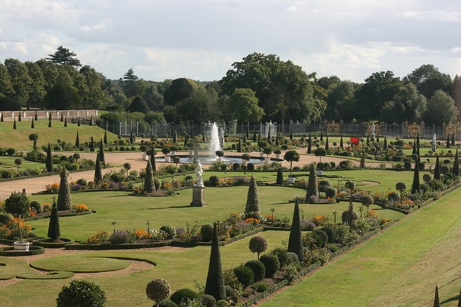 Hampton Court Palace & Garden Maze, Private Tour Admission with Audio Guides - Key points at a glance