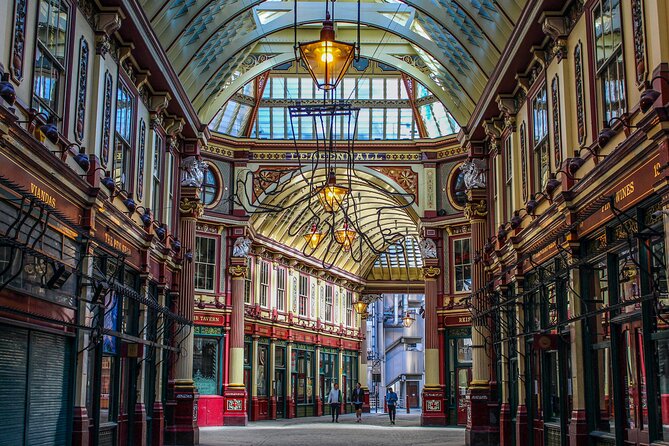 Harry Potter London Tour with Audioguide on Smartphone - London Wall and the route toward the Tower