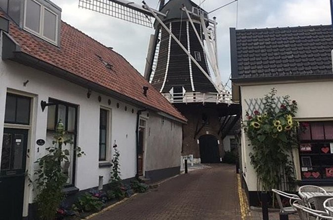 Hattem's Windmills, Bakeries and Ghosts: A Self-Guided Audio Tour - Listening for ghosts at Het Spookhuys
