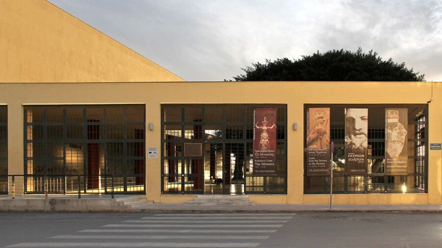 Heraklion Archaeological Museum Ticket & Audio Guide - The bull-leaping frescoes and painted art