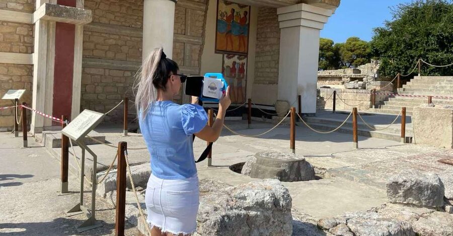 Heraklion: Palace of Knossos 3D Virtual Audio Tour by Tablet - Walking the Palace of Knossos with the tablet