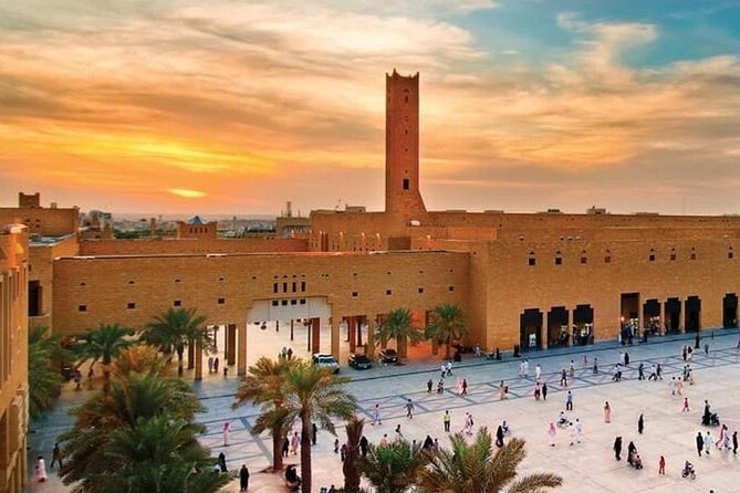 Historical Riyadh Self-Guided Audio Walking Tour - Souq Al Zal turns the walk into a shopping stop