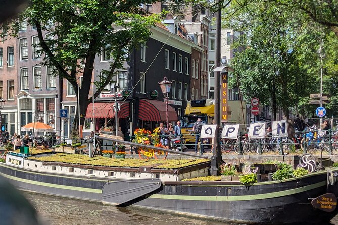 Houseboat Museum Amsterdam Self Guided Audio Tour - Stepping aboard the Hendrika Maria
